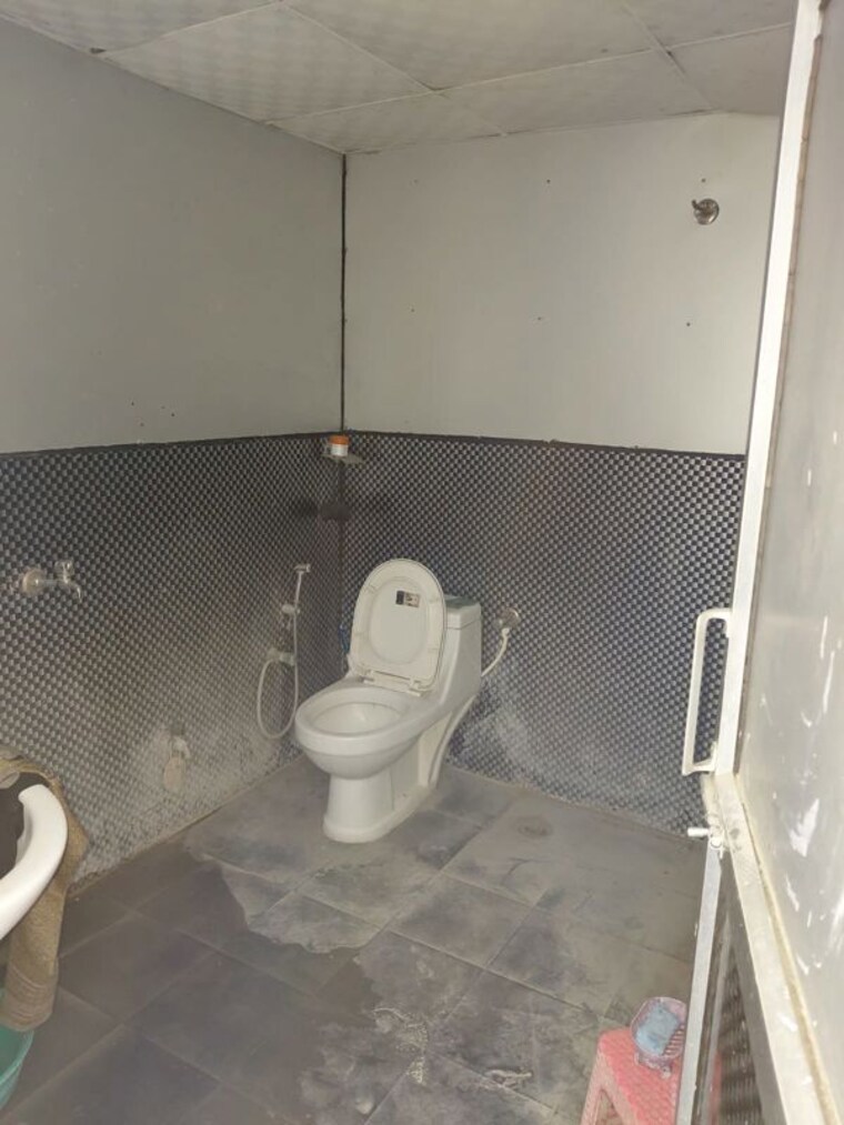 Bathroom, rajendra nagar 3 Bedroom 2500 Sq.Ft. Independent House In Rajendra Nagar Rishikesh 10175462