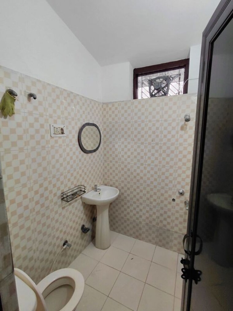 Bathroom, rajendra nagar 3 Bedroom 2500 Sq.Ft. Independent House In Rajendra Nagar Rishikesh 10175462