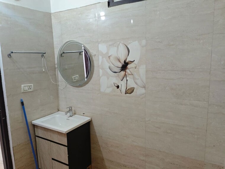 Bathroom, sector 9 3 Bedroom 1450 Sq.Ft. Builder Floor In Sector 9 Gurgaon 10175464