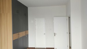 Room in 3 BHK Apartment at Godrej Aqua, International Airport Road – for Rent