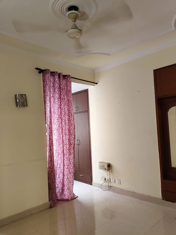 1 BHK + Pooja Room Builder Floor For Rent in RWA Apartments Sector 70