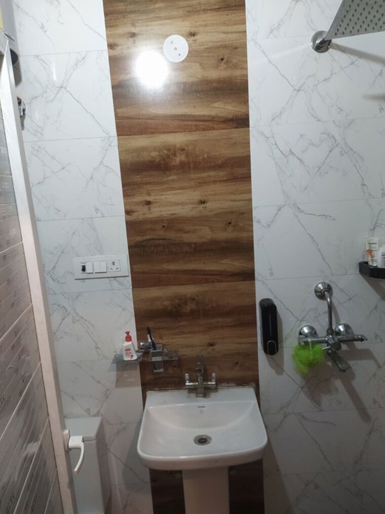 Bathroom, rwa-apartments-sector-116 2 Bedroom 950 Sq.Ft. Apartment In Sector 116 Noida 10175519