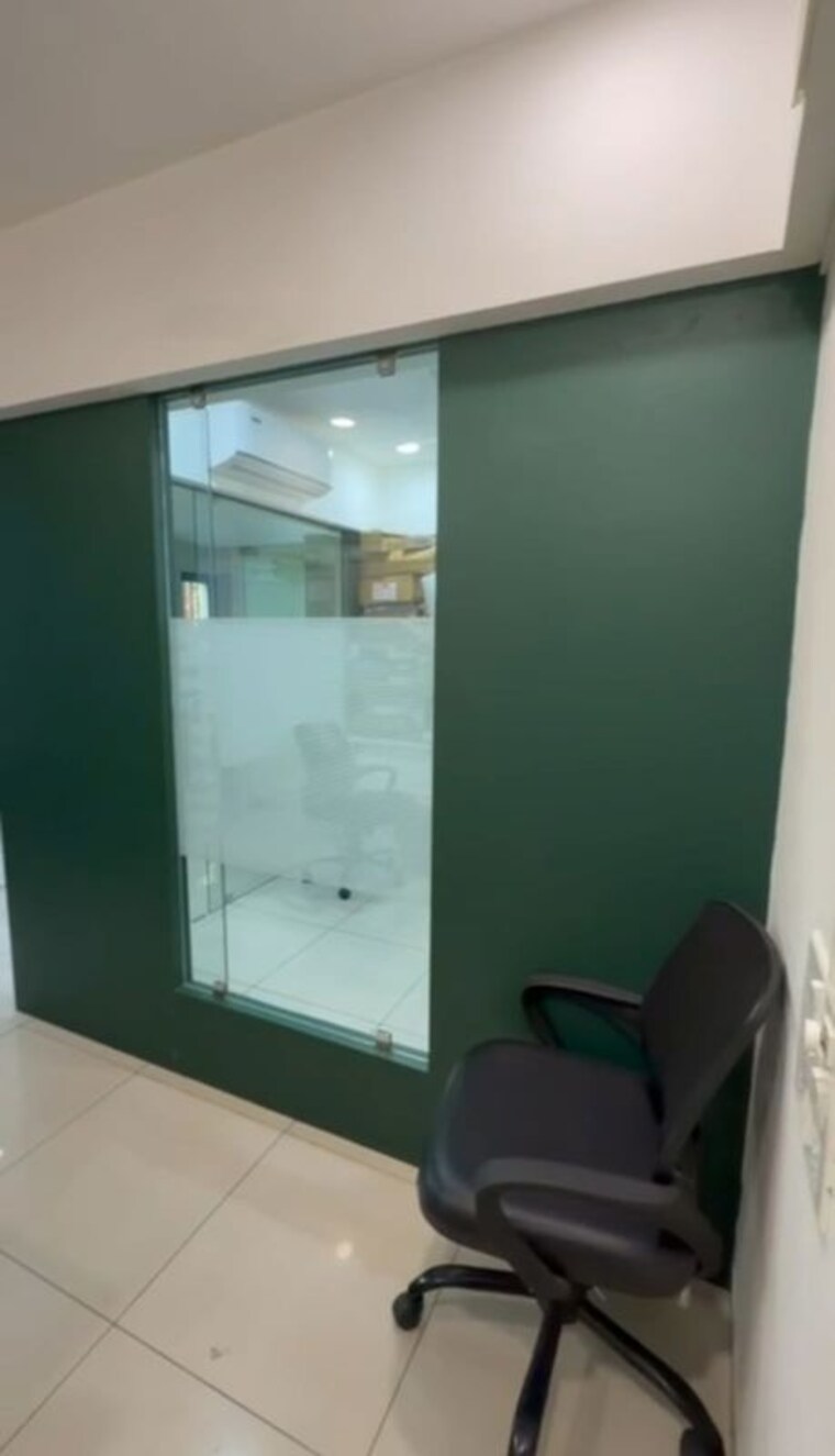 Room, navrangpura Commercial Office Space 950 Sq.Ft. In Navrangpura Ahmedabad 10175569