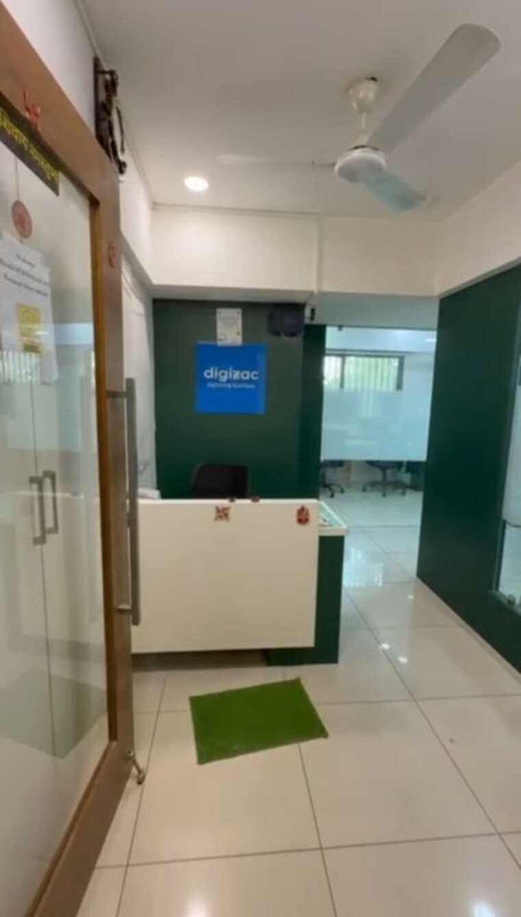 Team Area, navrangpura Commercial Office Space 950 Sq.Ft. In Navrangpura Ahmedabad 10175580