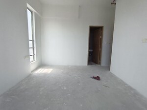 Room in 2 BHK Apartment at Savvy Merushikhar, Andheri East – for Rent