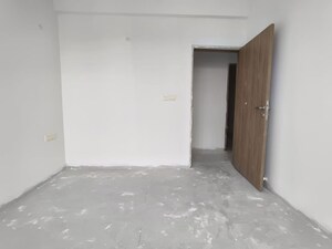 Room in 2 BHK Apartment at Savvy Merushikhar, Andheri East – for Rent