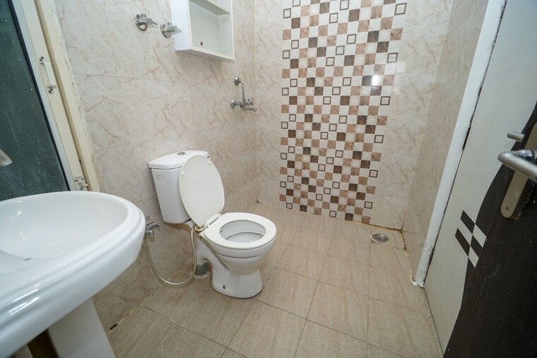 Bathroom, uninav-heights-phase-i 2 Bedroom 1095 Sq.Ft. Apartment In Raj Nagar Extension Ghaziabad 10175577