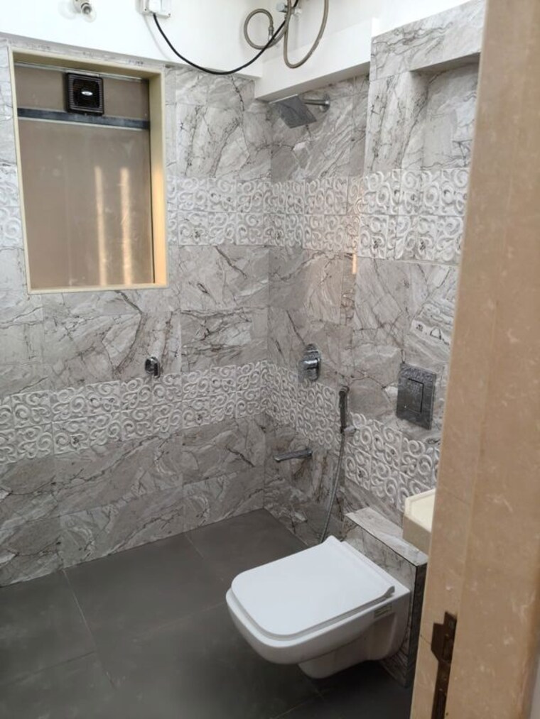 Bathroom, versova 2 Bedroom 900 Sq.Ft. Apartment In Versova Mumbai 10175593