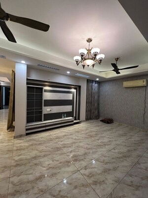 Room in 5 BHK Builder Floor at Niti Khand I – for Sale