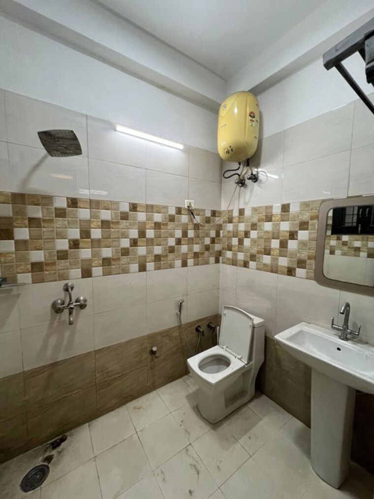 Kitchen, niti khand i 5 Bedroom 250 Sq.Mt. Builder Floor In Niti Khand I Ghaziabad 10175666