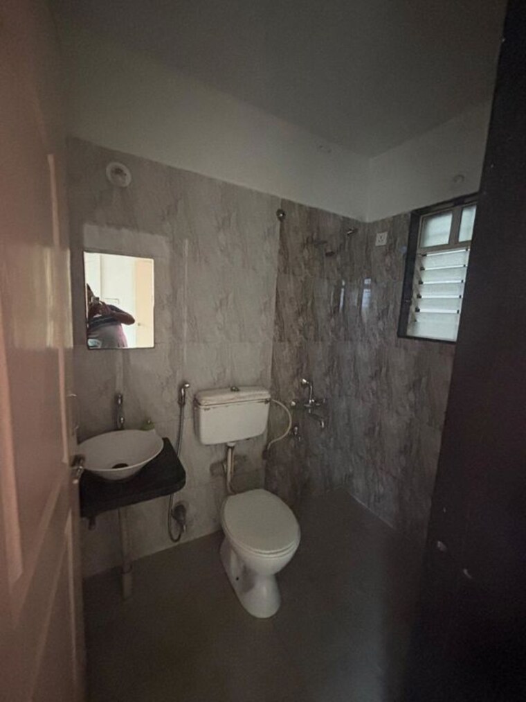 Bathroom, saakshi-parvasaakshi 2.5 Bedroom 1200 Sq.Ft. Apartment In Pimple Saudagar Pune 10175707