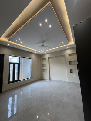 Building Lobby in 4 BHK Builder Floor at Green Fields Colony – for Rent