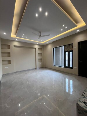 Room in 4 BHK Builder Floor at Green Fields Colony – for Rent