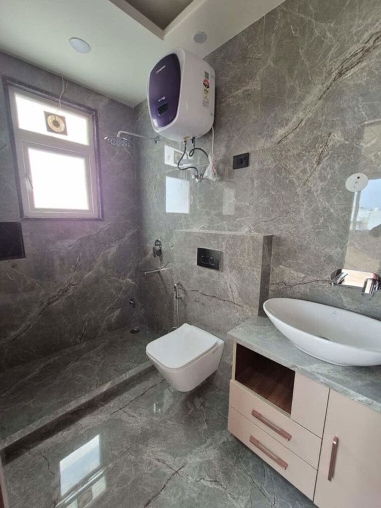 Bathroom, sector 52 3 Bedroom 1870 Sq.Ft. Builder Floor In Sector 52 Gurgaon 10175757