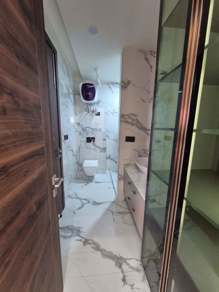 Bathroom, sector 52 3 Bedroom 1870 Sq.Ft. Builder Floor In Sector 52 Gurgaon 10175757