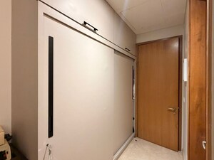 Room in 3 BHK Apartment at Oberoi Realty Splendor, Andheri East – for Sale