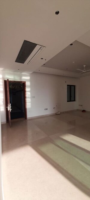 Room in 4 BHK Apartment at Aparna One, Shaikpet – for Rent