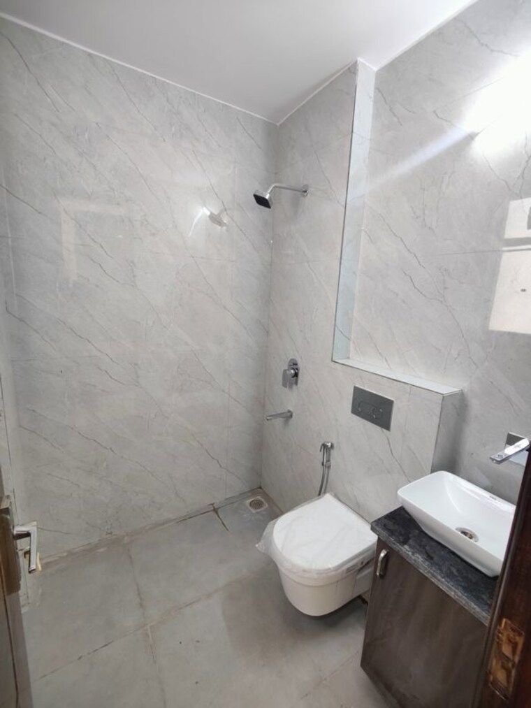 Bathroom, sector 52 2 Bedroom 1200 Sq.Ft. Builder Floor In Sector 52 Gurgaon 10175807