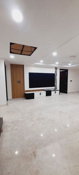 Room in 4 BHK Apartment at Aparna One, Shaikpet – for Rent