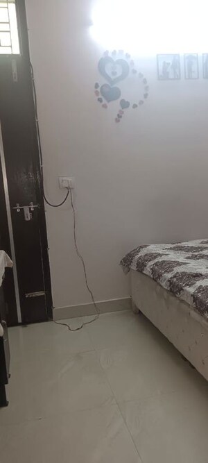 Room in 2 BHK Builder Floor at Maan Heights, Gaur City 1 – for Rent