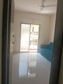 1 BHK + Extra Room Builder Floor For Rent in Rajnigandha Complex