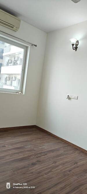 Room in 3 BHK Apartment at Emaar The Palm Drive-The Premier Terraces, Sector 66 – for Rent