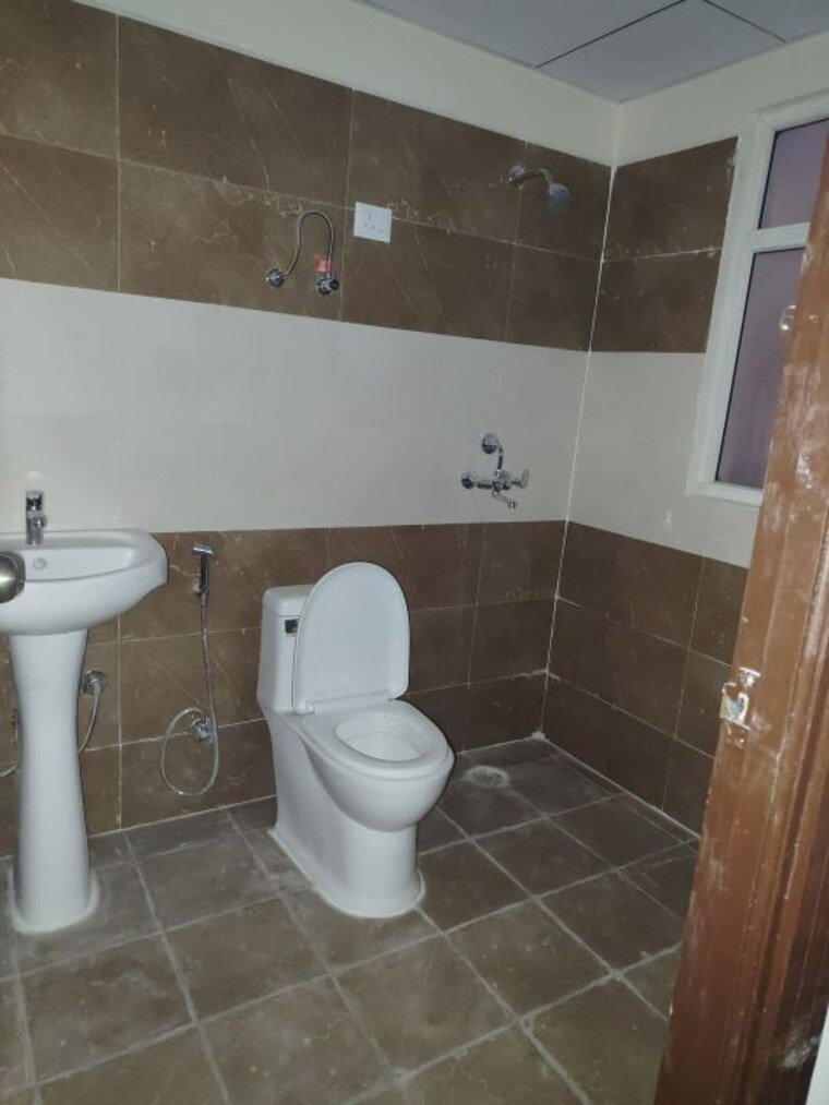 Bathroom, dpl-flora-heritage 3 Bedroom 1396 Sq.Ft. Apartment In Sector 1 Greater Noida Greater Noida 9330623