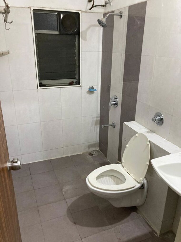 Bathroom, riddhi-zoa-complex 3 Bedroom 1250 Sq.Ft. Apartment In Mundhwa Pune 10151911