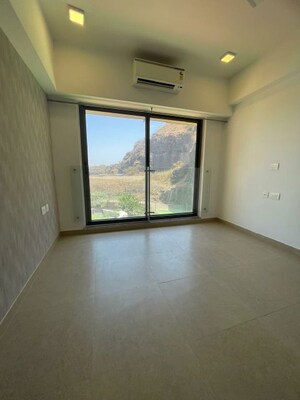 Room in 3 BHK Apartment at Kanakia Silicon Valley, Powai – for Rent