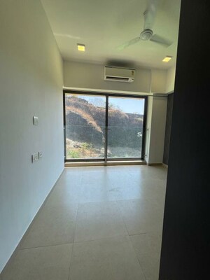 Room in 3 BHK Apartment at Kanakia Silicon Valley, Powai – for Rent