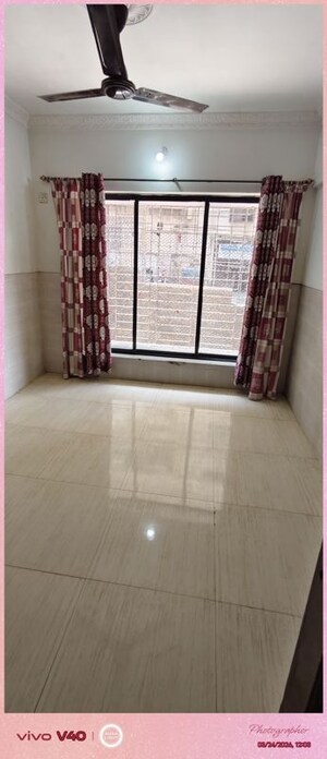 Room in 2 BHK Apartment at Summit Apartment, Goregaon East – for Rent