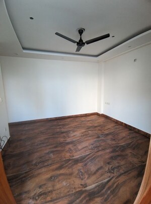 Room in 3 BHK Builder Floor at Eros Garden Villas, Charmwood Village – for Sale