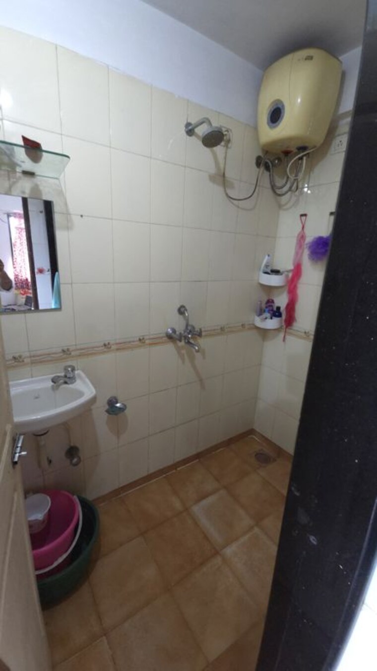Bathroom, onkar-chs 1 Bedroom 390 Sq.Ft. Apartment In Goregaon East Mumbai 10175870