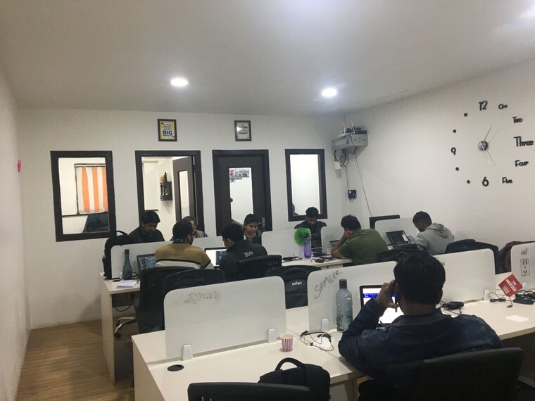 Team Area, sector 63 Commercial Office Space in IT/SEZ 1000 Sq.Ft. In Sector 63 Noida 9786705