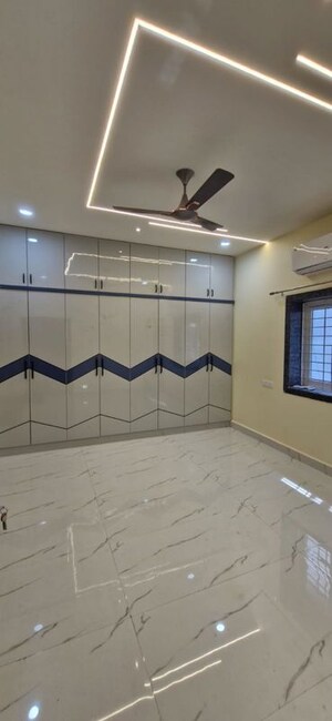 Room in 3 BHK Builder Floor at Manikonda – for Rent