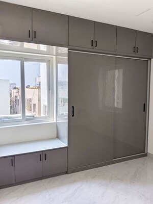 Room in 3 BHK Builder Floor at Manikonda – for Rent