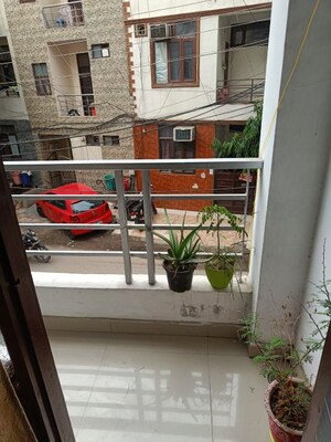 Balcony in 1 BHK Builder Floor at Maple Heights, Sector 43 – for Rent