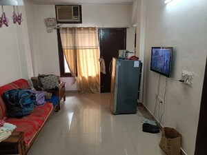 Living Room in 1 BHK Builder Floor at Maple Heights, Sector 43 – for Rent