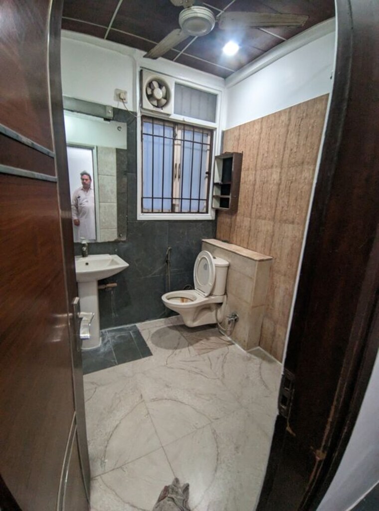 Bathroom, eros-southend-apartments 2 Bedroom 827 Sq.Ft. Apartment In Charmwood Village Faridabad 10175897