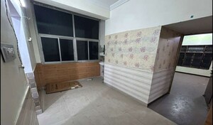 Room in 2 BHK Apartment at Husainganj – for Rent