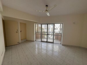 Room in 5 BHK Apartment at Richmond Road – for Rent