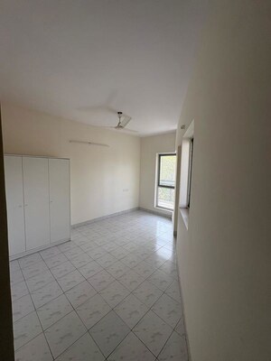 Room in 5 BHK Apartment at Richmond Road – for Rent