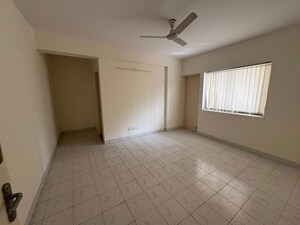 Room in 5 BHK Apartment at Richmond Road – for Rent
