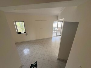 Room in 5 BHK Apartment at Richmond Road – for Rent