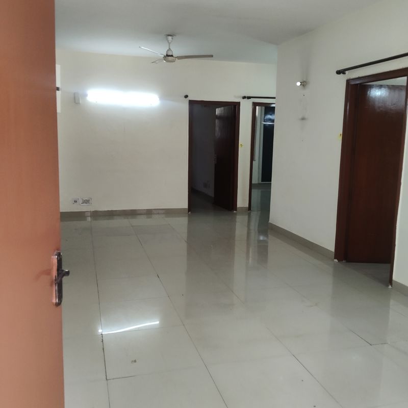 3.5 BHK + Servant Room Apartment For Rent in Ardee City