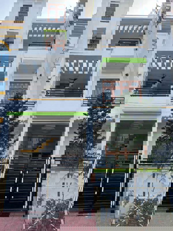 3 BHK + Pooja Room,Study Room 1700 Sq.Ft. Builder Floor in Vishesh Khand