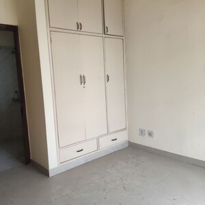 Room in 3 BHK Builder Floor at Ardee City, Sector 52 – for Rent