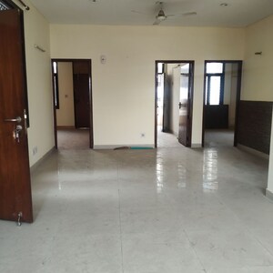 Room in 3 BHK Builder Floor at Ardee City, Sector 52 – for Rent