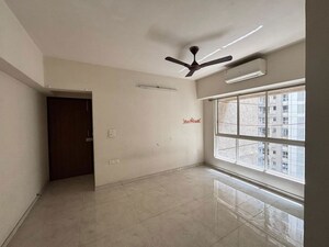 Room in 3 BHK Apartment at Lodha Sterling, Kolshet Road – for Rent