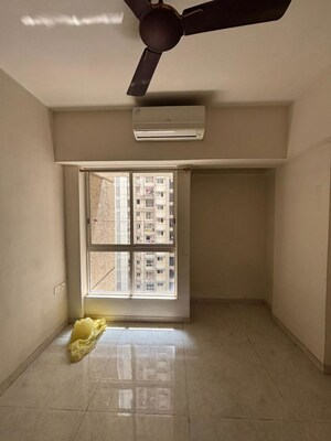 Room in 3 BHK Apartment at Lodha Sterling, Kolshet Road – for Rent